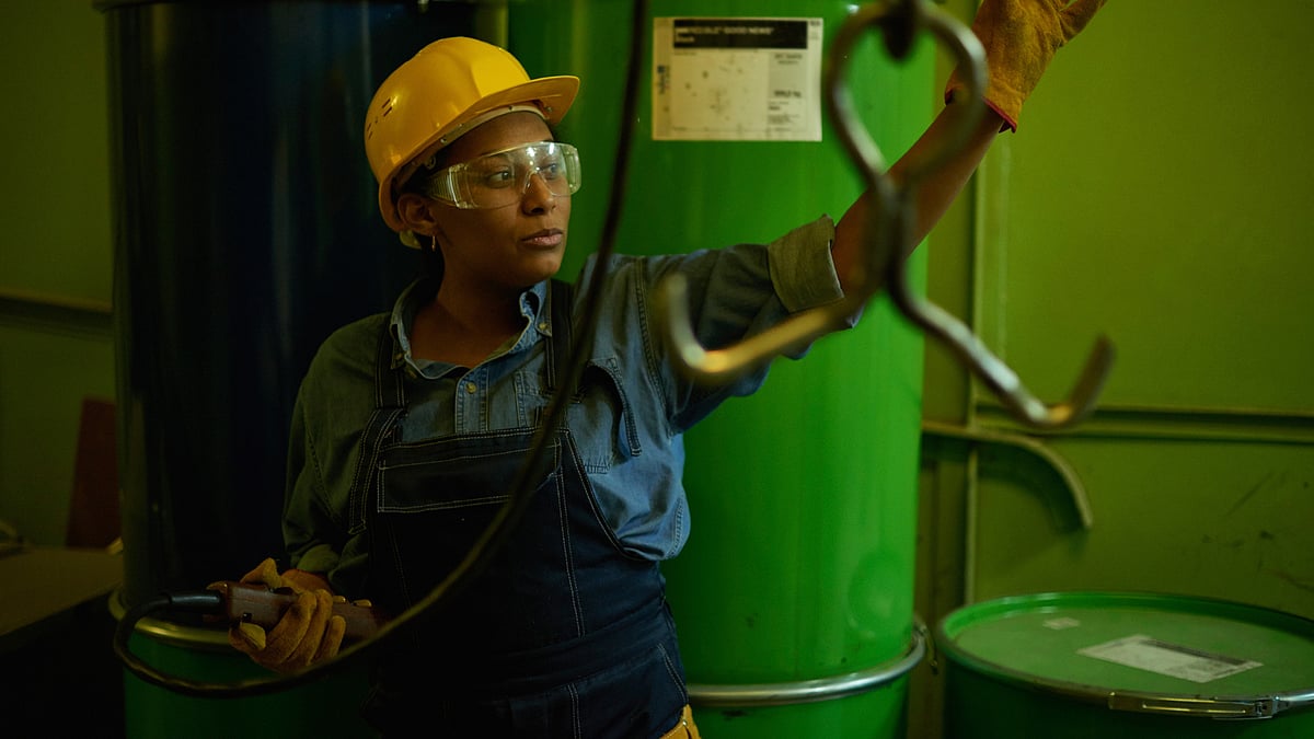 Currently, working hours for women in factories extend from 6 am to 7 pm. (Photo: iStockphoto)