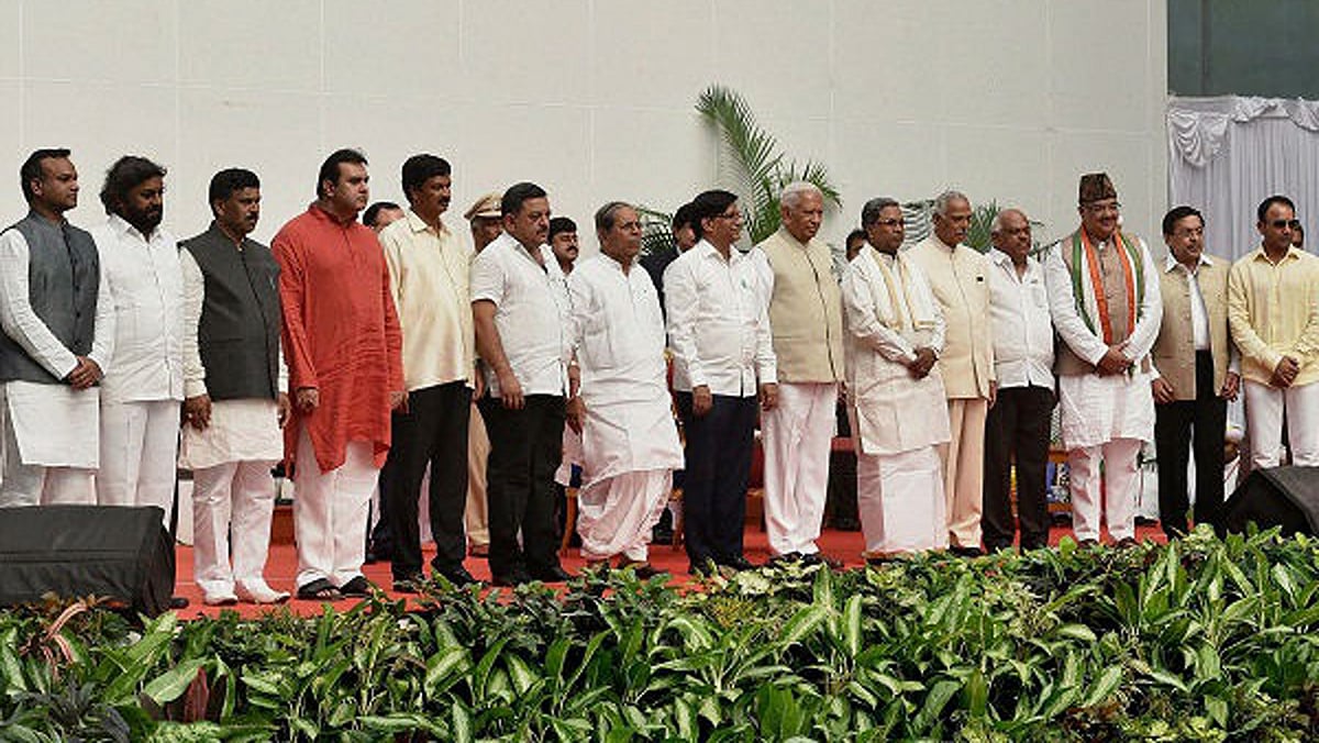 

Supporters of ministers who were dropped from the cabinet staged protest. (Photo: TNM)
