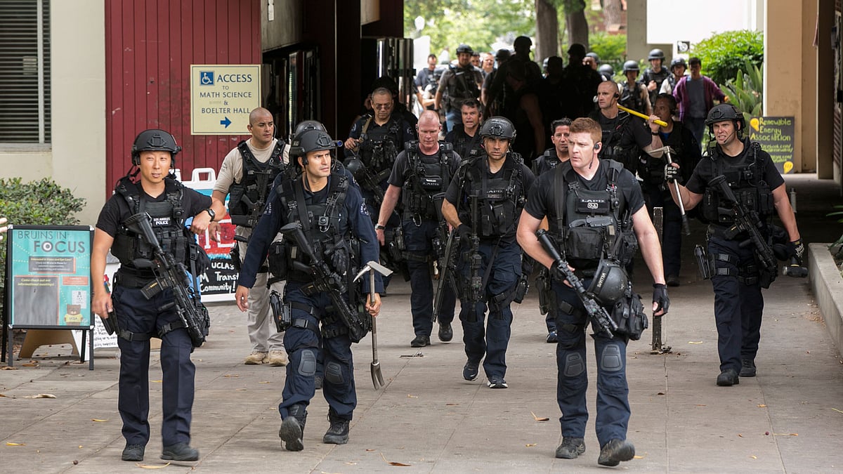LAPD officers walk by the Mathematical Sciences Building on the UCLA campus after a fatal shooting at the University of California, Los Angeles, Wednesday, June 1, 2016, in Los Angeles. (Photo: AP)<a></a>