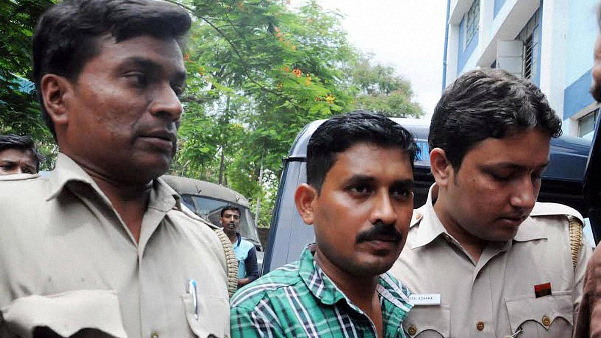 T Rajkumar Rao, the alleged kingpin in the kidney trade racket produced before a court in North 24 Pargana district of West Bengal on Wednesday, 8 June 2016. (Photo: PTI)