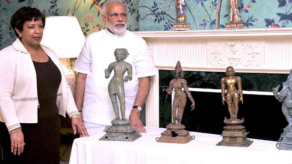 Items returned included religious statues, bronzes and terracotta
pieces, some dating back 2,000 years, looted from some of India’s most
treasured religious sites. (Photo: PIB)