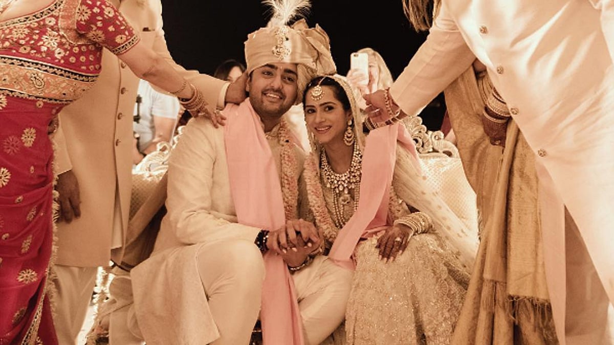 The bride and groom on their special day. (Photo: Instagram <a href="https://www.instagram.com/kreshabajaj/">Kresha Bajaj Zaveri</a>)