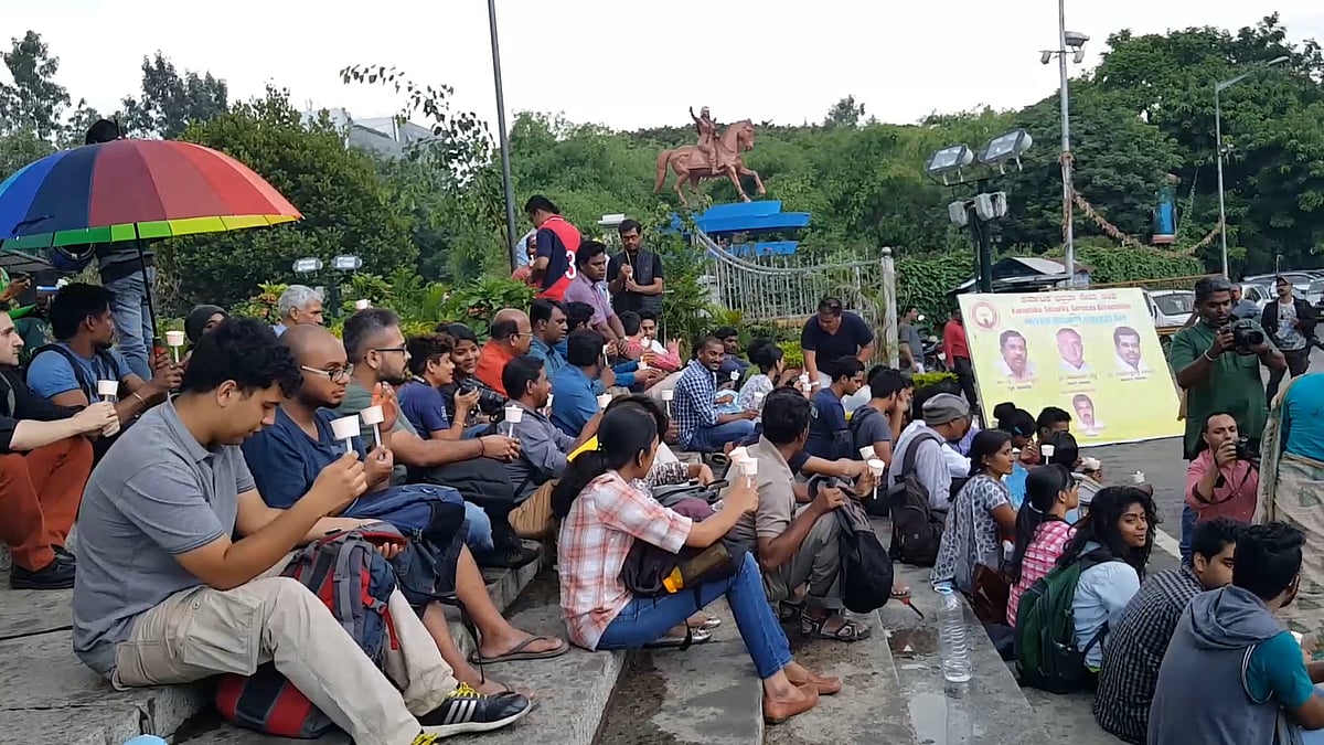 Activists gathered in Bengaluru to express their solidarity for victims of mass shooting at a gay night club in Orlando. (Photo: <b>The Quint</b>)