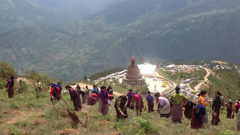 Bhutanese women planting sapling on Social Forestry Day in Bhutan. (Photo Courtesy: Facebook/<a href="https://www.facebook.com/tsheringtobgay/?fref=photo">Tshering Dobgay</a>)