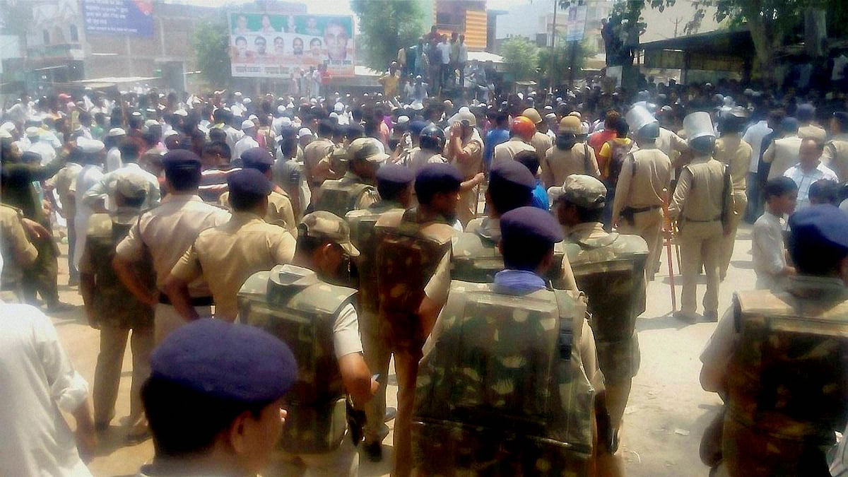 Representational image of police controlling a mob. (Photo: PTI)