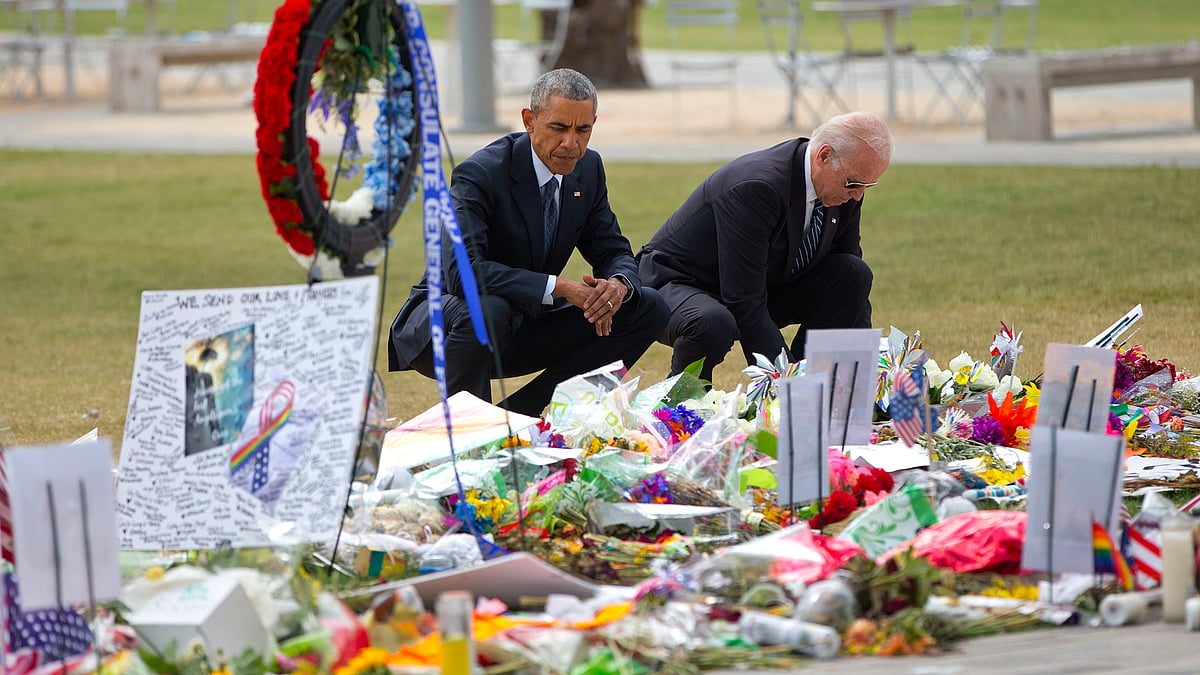 President Obama and Vice President Biden visit a memorial to the victims of the Pulse nightclub shooting, Thursday, 16 June 2016 in Orlando, Florida. (Photo: AP)