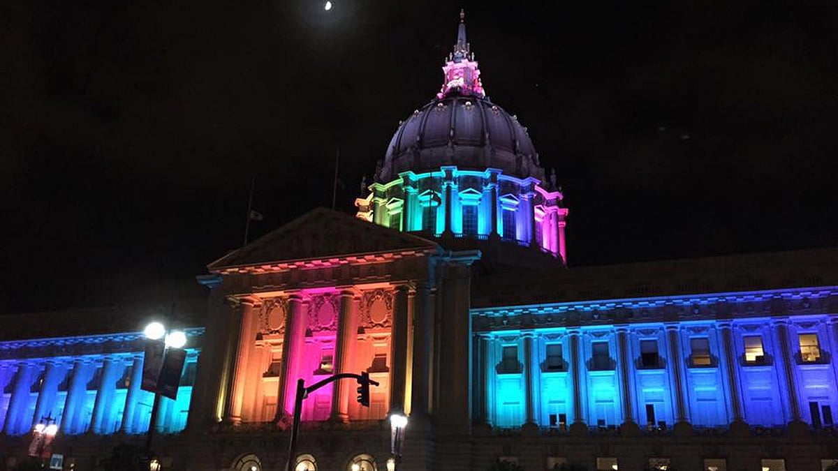 San Francisco City Hall. (Photo: <a href="https://www.facebook.com/photo.php?fbid=10154279995439810&set=bc.AbpEghuvMCjSH4bhMKBPK8q1PeYxKNk_7MA2u7QqGLbmHdH7rSP763CKc7m2a-bTqySwPFaPPg_LKEElP7-h5ixKZoS2TqkmBdjZ5PMP3cf6tDsRLeir6Y6LADNNnFqDnTO1-2stRrQhv2D2M0CYqEtUh61okMBfrRx6g_msqqhgfg&type=1&opaqueCursor=Abod86ix5xlK-i3_D9P3Ze3IRO1PakAEBKZhcwvqKlb-bKVneMVRnyiriv8D-yds_lxhRz1V9R0I0P8c9oisl3ee17d5c8pi133iHfDG43YNE1GZC7ONJ8KZsWPjly-bbT-LQ0PC5l6lEV1zd-WkY6ZUcNwy97v-ocQYNhUNuWSy333xiOEUg9mMqIenLiVSQKCklVyDvPj7yyYPziktlKqI0VCa8N4ZjrmHDyXCgJBlYxxJ4_d7YGdPxLpM6mCUMgN93Os60oYkKmGCo3Z6rcwf-6mEeX1CqAWaMUAw0P-cauxhcP3P5L0wnNW6pxMj4oviagQhzRuLurkwacfTDsuvVDb_RdtgSu4J7eFEXOLN9A&theater">Liz Highleyman’s Facebook page</a>)