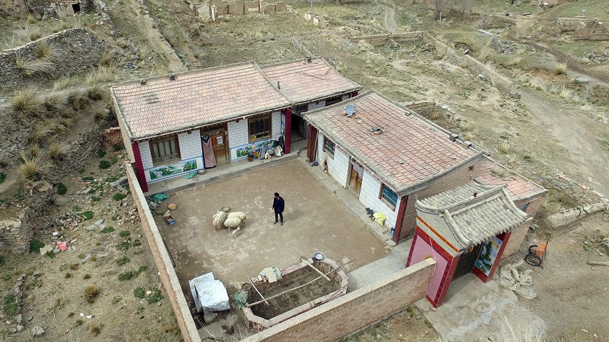 Liu Shengjia in his home in Xuenshangshe village of China. (Photo Courtesy:Facebook/&nbsp;<a href="https://www.facebook.com/cctvnewschina/photos/pcb.1192643087443176/1192642364109915/?type=3&amp;theater">CCTVNews</a>)