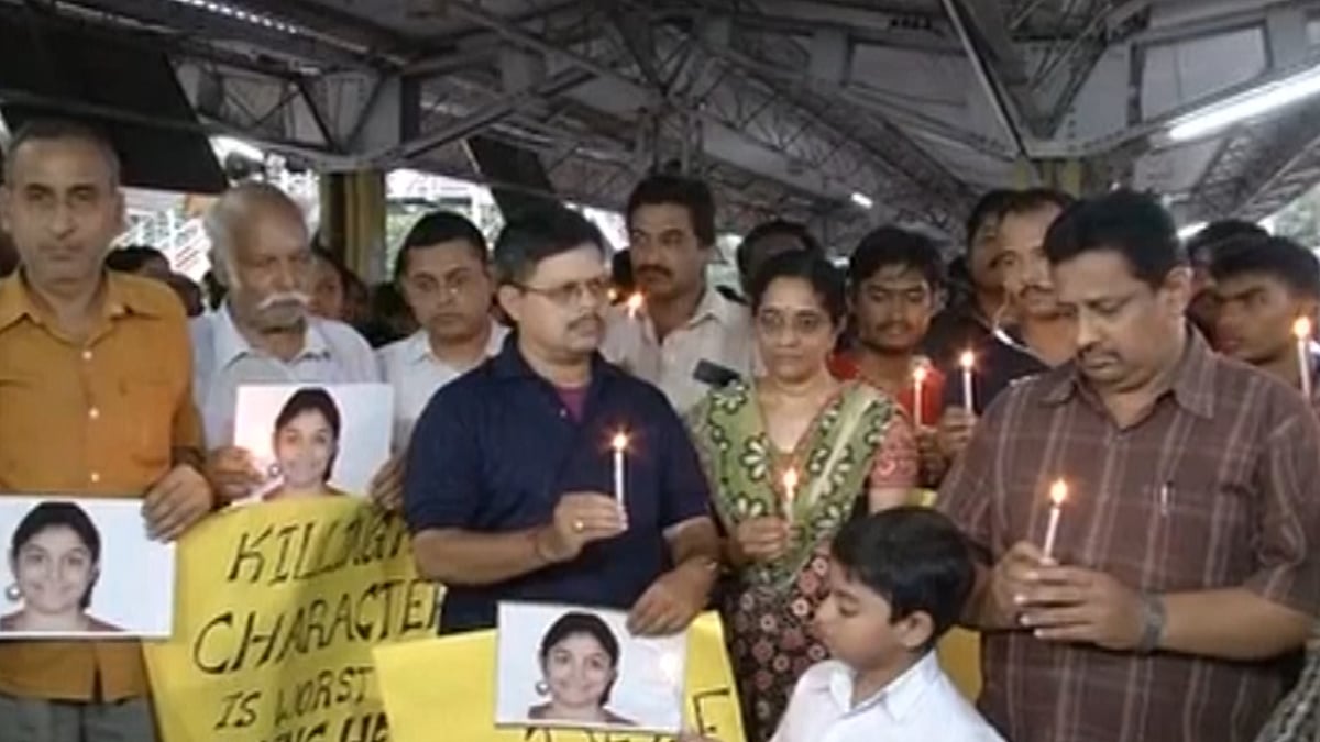 People gathered at Nungabakkam station to express solidarity with Swati. (Photo: ANI Screengrab)