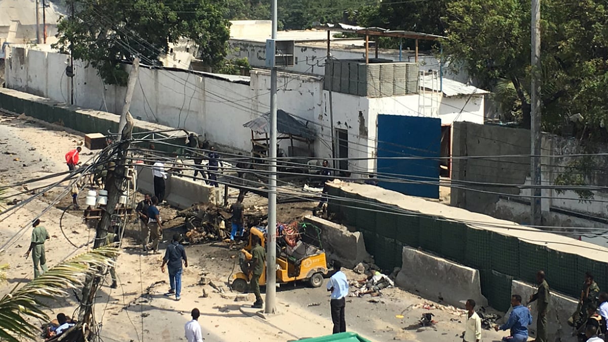 Islamist group al Shabaab claimed responsibility for the assault on the headquarters of Somalia’s Criminal Investigation Department (CID) in Mogadishu. (Photo Courtesy: Twitter/<a href="https://twitter.com/farhanjimale">@faranjimale</a>)