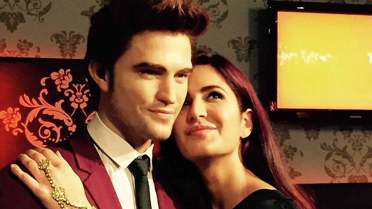 Katrina Kaif with the wax statue of Robert Pattinson. (Photo courtesy: Facebook/ <a href="https://www.facebook.com/KatrinaKaif/">KatrinaKaif</a>)
