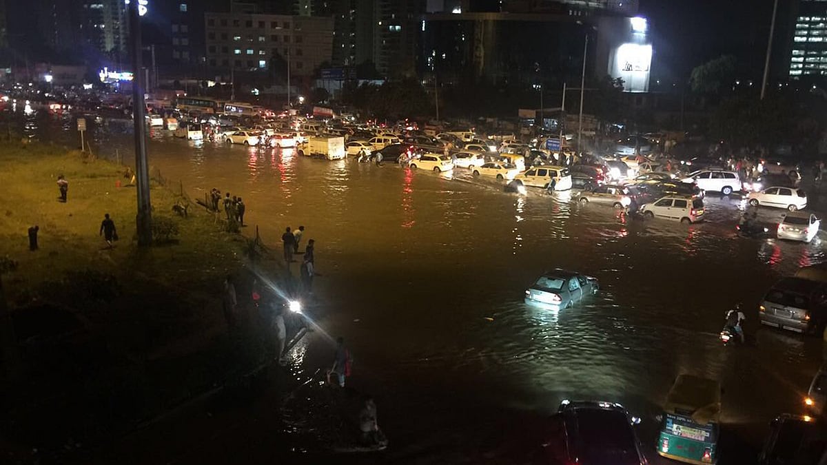 Thursday and most of Friday witnessed heavy rain leading to traffic jam in Gurgaon. (Photo Courtesy: Twitter/<a href="https://twitter.com/kalraswati09/status/758715462419120128?ref_src=twsrc%5Etfw"> Swati Kalra</a>.)