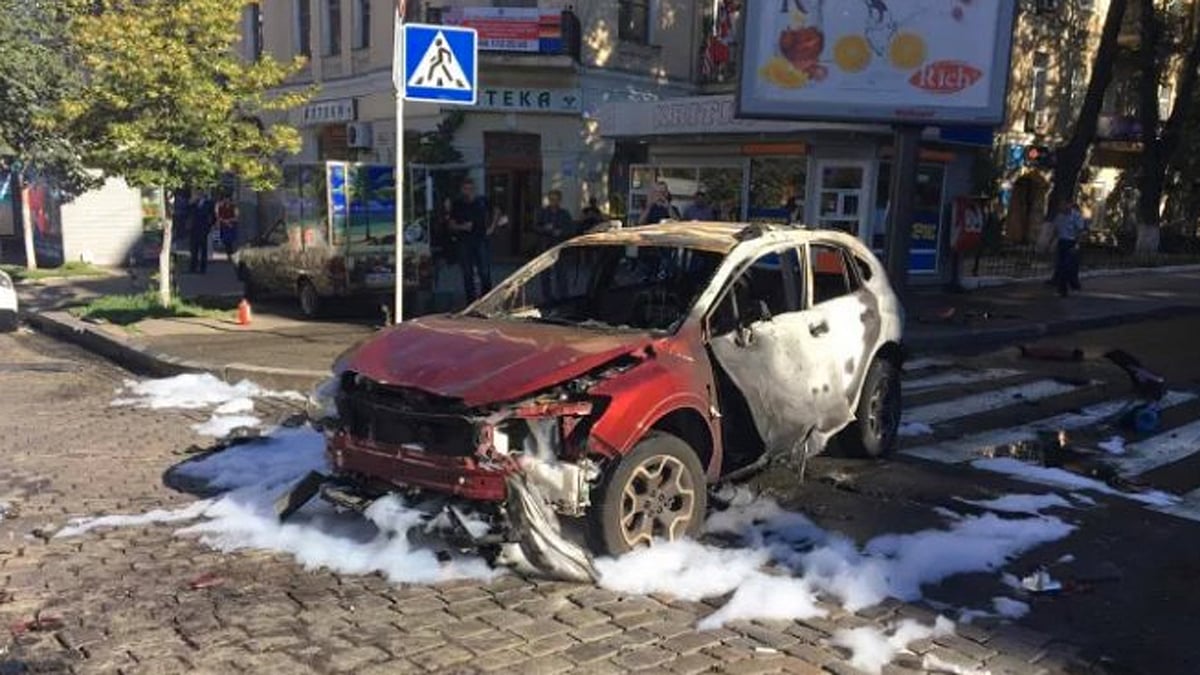 The charred vehicle in which the explosion took place. (Photo: Twitter/<a href="https://twitter.com/Conflicts/status/755648487388246016/photo/1?ref_src=twsrc%5Etfw">ConflictNews</a>)