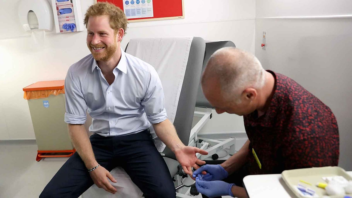 Prince Harry gets his blood taken to test for HIV to create awareness about the condition (Photo Courtesy:<a href="http://www.apexchange.com/pages/OneUp.aspx?id=c805e52dcc2f4fd3bea8e6adf4a2cee3&links=PRINC,HARRI,USABL,WK29Y2016,W28Y2016&media=Photo&slug=&fid=5b53eaa3610e409d9548b65cb8ca2477"> apexchange.com</a>)