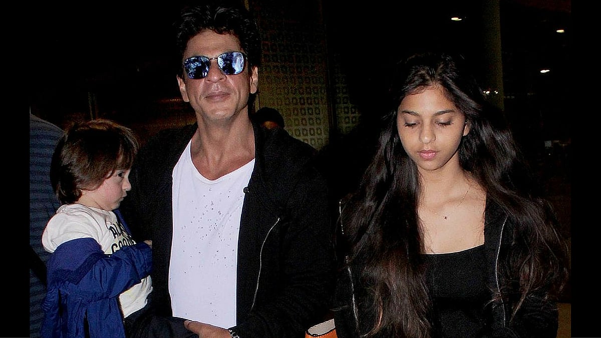 Shah Rukh Khan with Suhana and AbRam.&nbsp;
