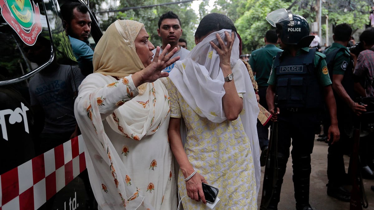Bangladeshi women outside the Holey Artisan Bakery restaurant on 2 July, 2016. (Photo: AP)