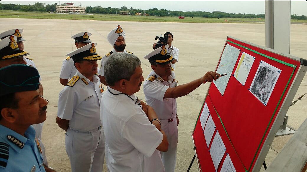 Defence Minister Manohar Parrikar being briefed about the search operations. (Photo: ANI)