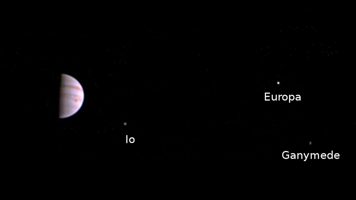 This color view from NASA’s Juno spacecraft is made from some of the first images taken by JunoCam after the spacecraft entered orbit around Jupiter on July 5th. (Photo : NASA) 