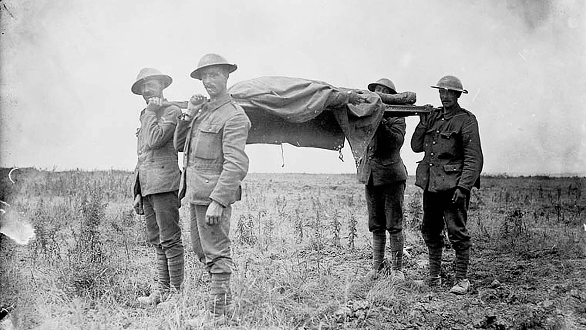 Canadian stretcher bearers carry the dead from a battlefield during the Battle of the Somme, France in July,1916. (Photo: Reuters)