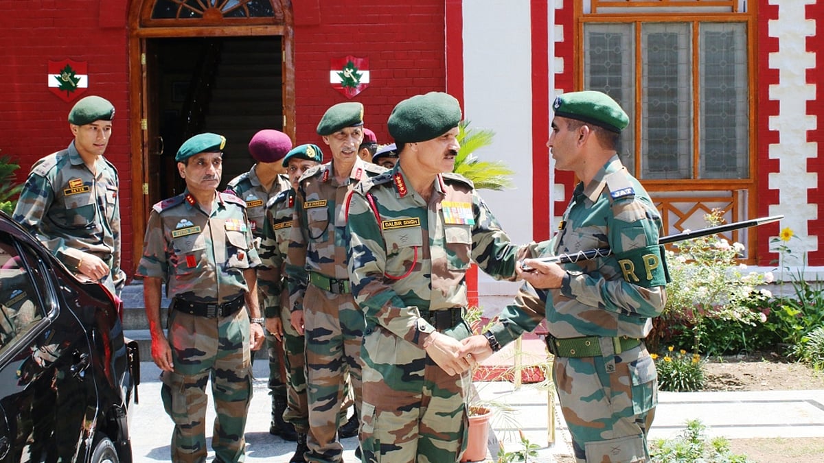 Army Chief General Dalbir Singh visits Chinar Corps base to review security situation in Kashmir. (Photo: IANS)