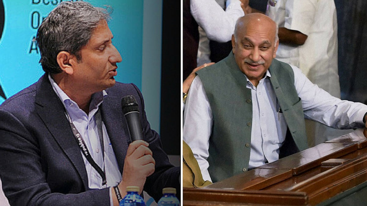 Ravish Kumar and MJ Akbar. (Photo: <b>The Quint</b>)