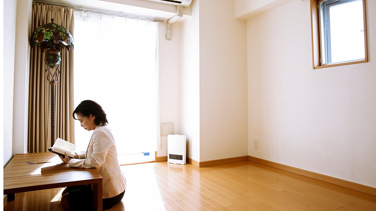 Minimalist Saeko Kushibiki demonstrates where she reads in her room in Fujisawa, south of Tokyo. (Photo: Reuters)