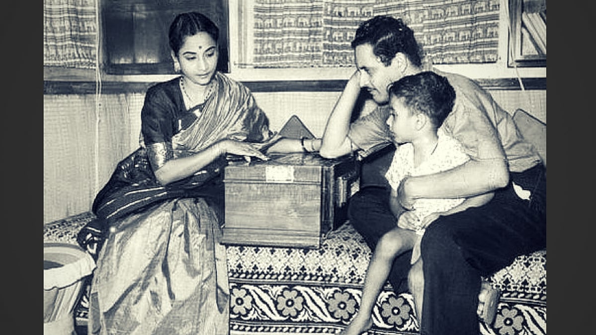 Geeta Dutt sings for Guru Dutt and their son.