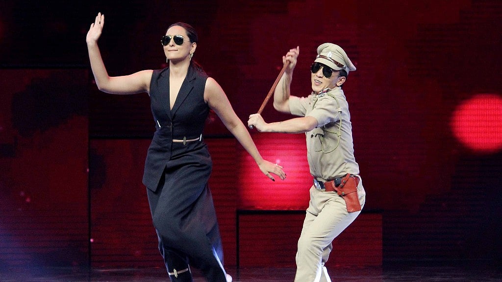 Sonakshi rocks the stage with her dance moves. (Photo: Yogen Shah)