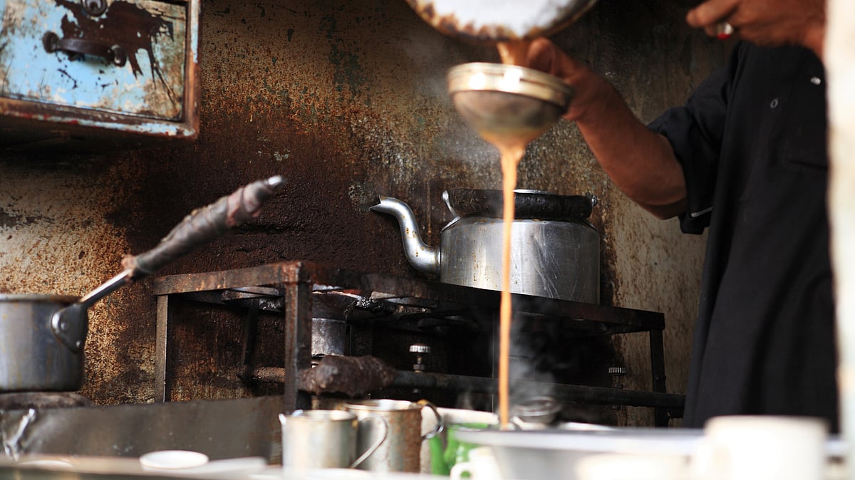 Ganga Dhaba opens at 4 pm and feeds hungry students till 3 in the morning at nominal prices. (Photo: iStockphoto)