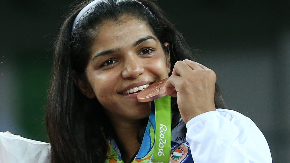 Sakshi Malik with the 58kg freestyle wrestling bronze medal. (Photo: Reuters)