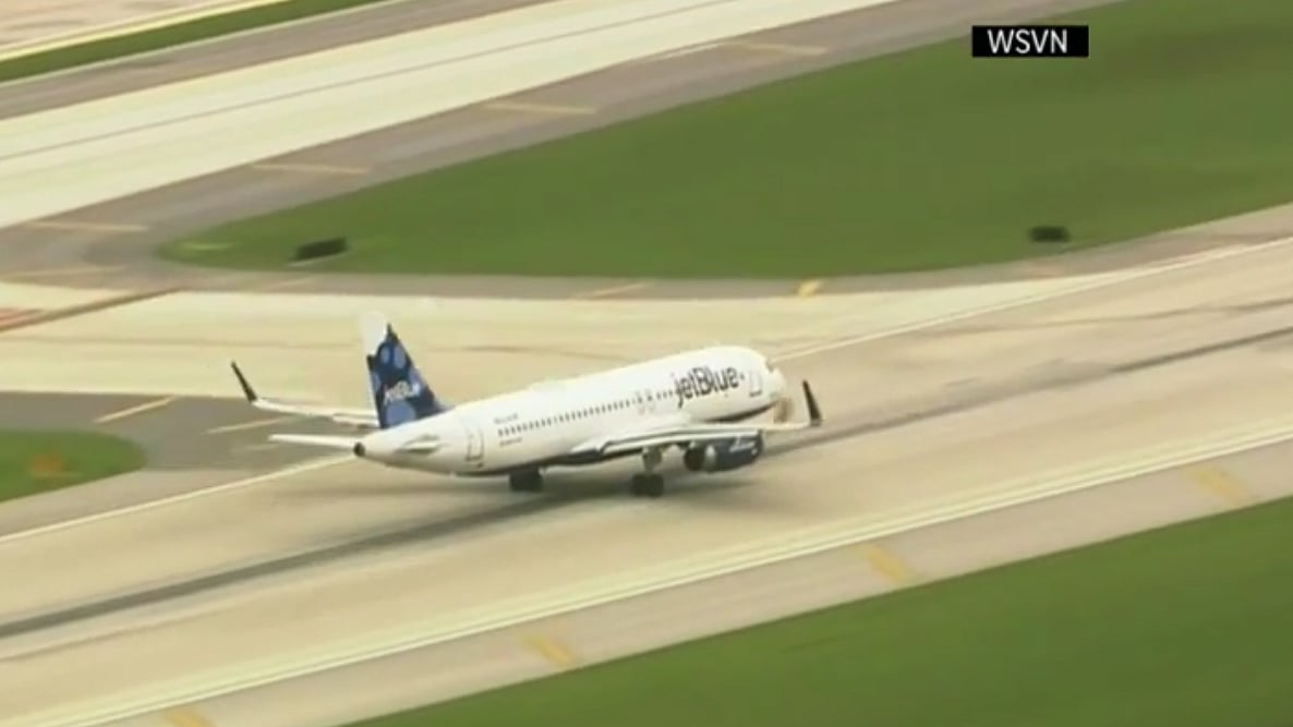 Screen grab of the US-Cuba flight. (Photo Courtesy: YouTube/<a href="https://www.youtube.com/user/AssociatedPress">Associated Press</a>)