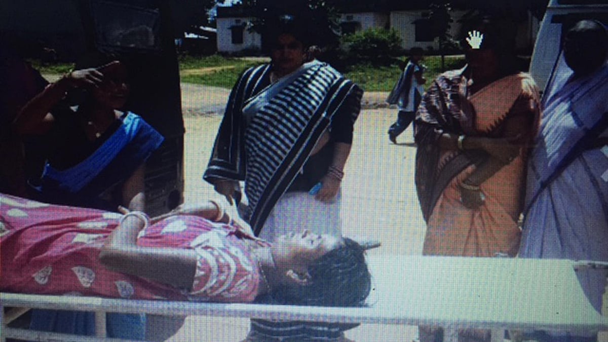 Jamuna Bhatra of Chalanguda village in Nabrangpur district had been experiencing labour pains since early morning on Tuesday. (Photo Courtesy: Mohd Suffian)