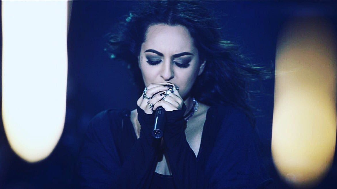 Sonakshi Sinha is on a song. (Photo courtesy: Twitter/@<a href="https://twitter.com/sonakshisinha/status/760750313439715328">sonakshisinha</a>)