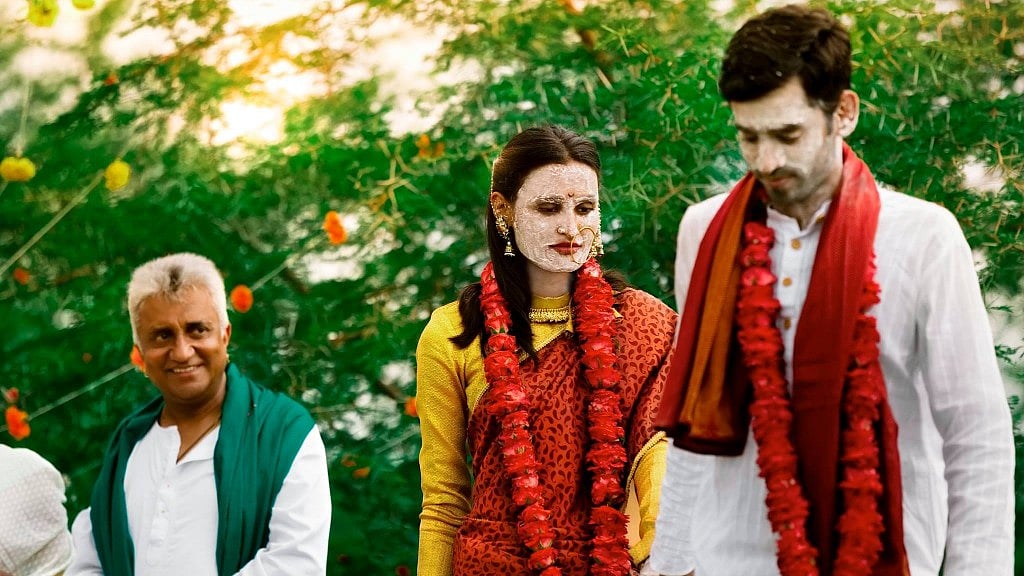 Does your skin colour decide the fate of your marriage? (Photo: Facebook/<a href="https://www.facebook.com/arjunkamathart/photos/a.1290038414347105.1073741865.166607943356830/1334186669932279/?type=3&theater"> Arjun Kamath Photography) </a>