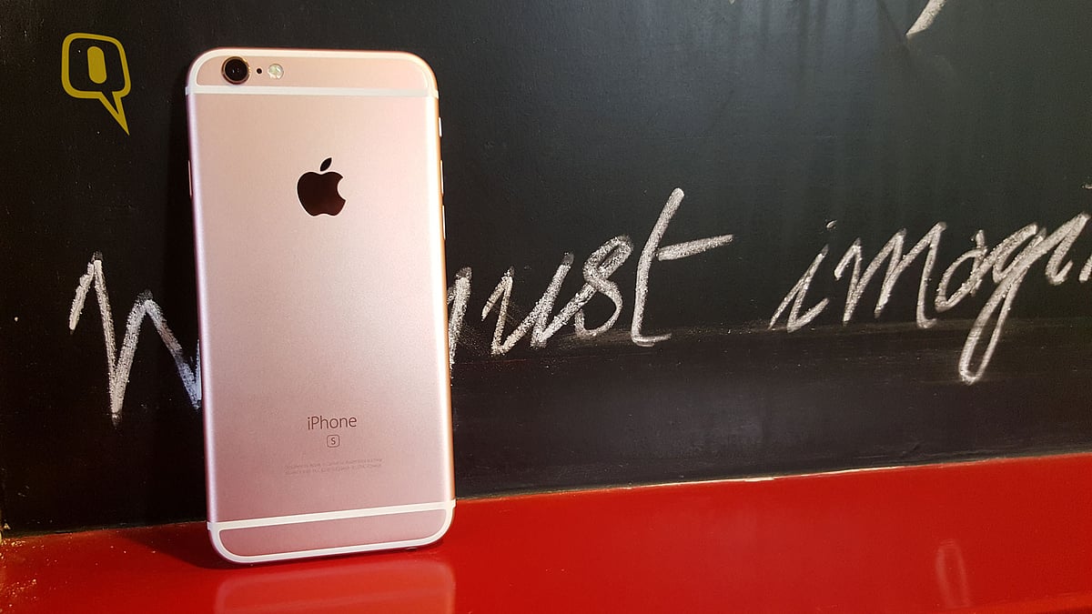 Everyone pays big money to buy the Apple iPhone. (Photo: <b>The Quint</b>)