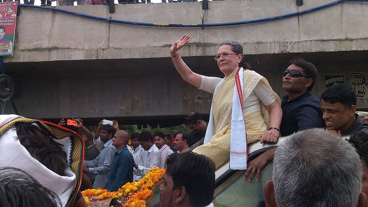 Sonia Gandhi at the Varanasi road show (Photo: <b>The Quint</b>)