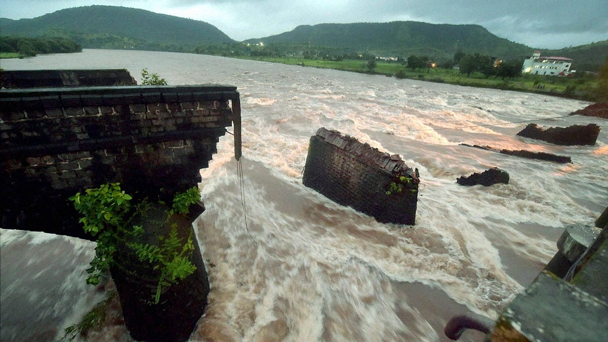 Remaining portion of Mahad-Poladpur bridge in Raigad district. The bridge along the Mumbai-Goa highway was washed away in flood water of Savitri river. (Photo: The Quint)
