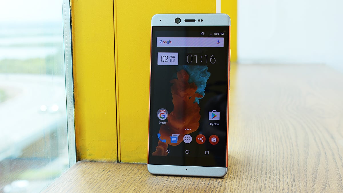 Smartron t.phone is an Indian company’s step towards building an Internet-of-Things universe. (Photo: <b>The Quint</b>)