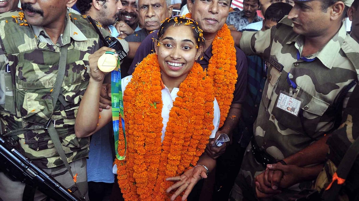 Dipa Karmakar receives a hero’s welcome outside IGI airport New Delhi. (Photo Courtesy: ANI Screengrab)