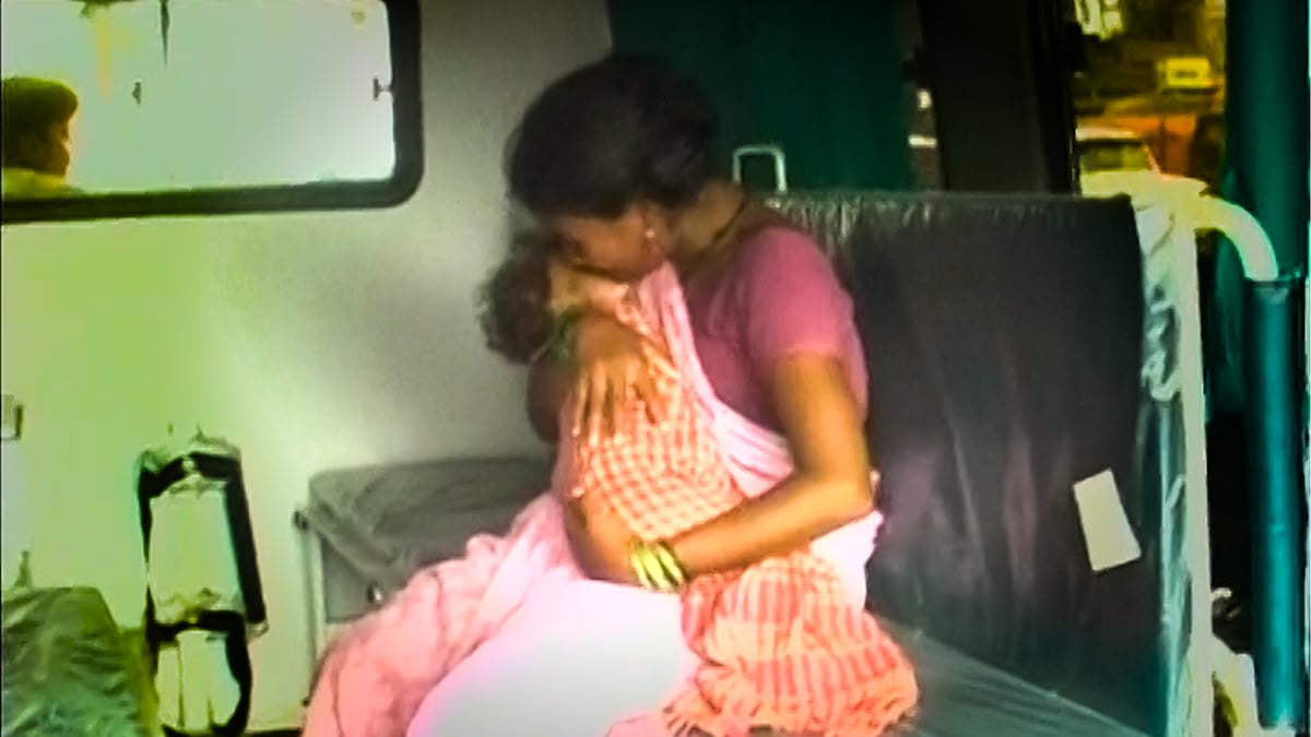 Mother of the deceased  infant who died in Bahraich, Uttar Pradesh mourns her loss. (Photo: ANI screengrab)