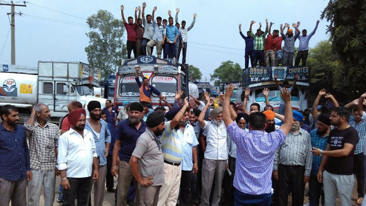 The J&K Petroleum Tank Owners Association went on indefinite strike over security issues in the Valley. (Photo courtesy: <a href="https://twitter.com/ashwini1959/status/766885670447177728">Twitter/Aditya Raj Kaul</a>)