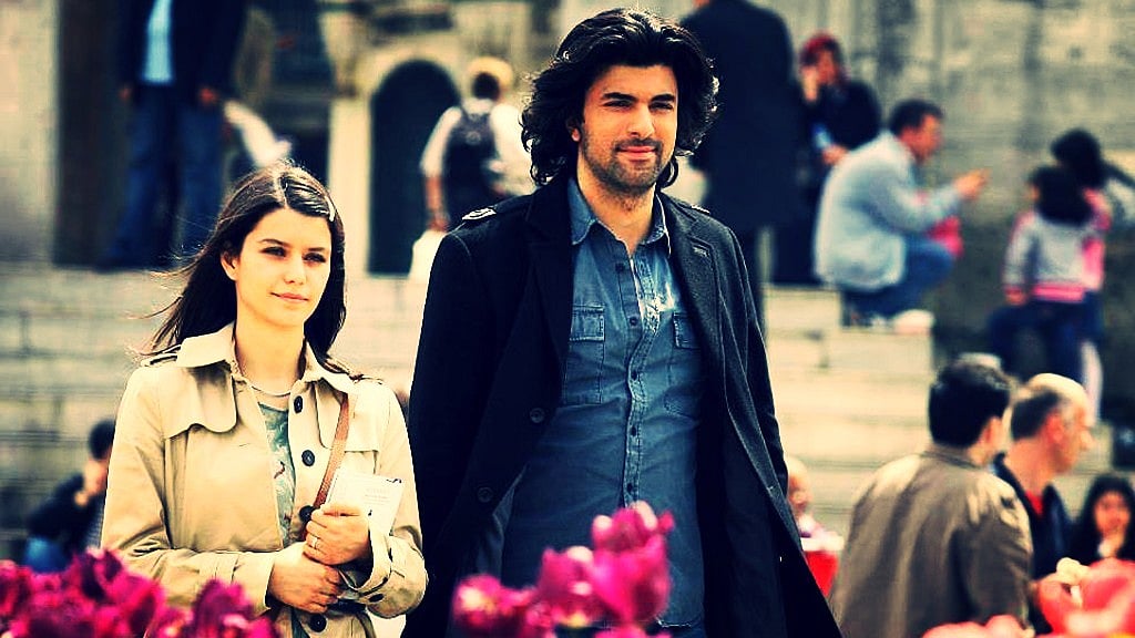 (Photo: <a href="https://www.facebook.com/Fatmagul-On-Zindagi-India-1014718125271284/">Facebook</a>/Altered by <b>The Quint</b>)