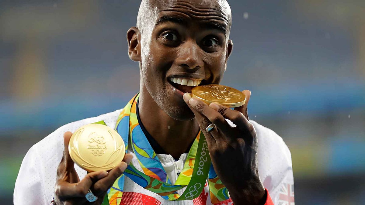 Britain’s Mo Farah celebrates winning the gold medal, men’s 5000-meter medals ceremony, during the athletics competitions of the 2016 Summer Olympics at the Olympic stadium in Rio de Janeiro, Brazil. (Photo: AP)