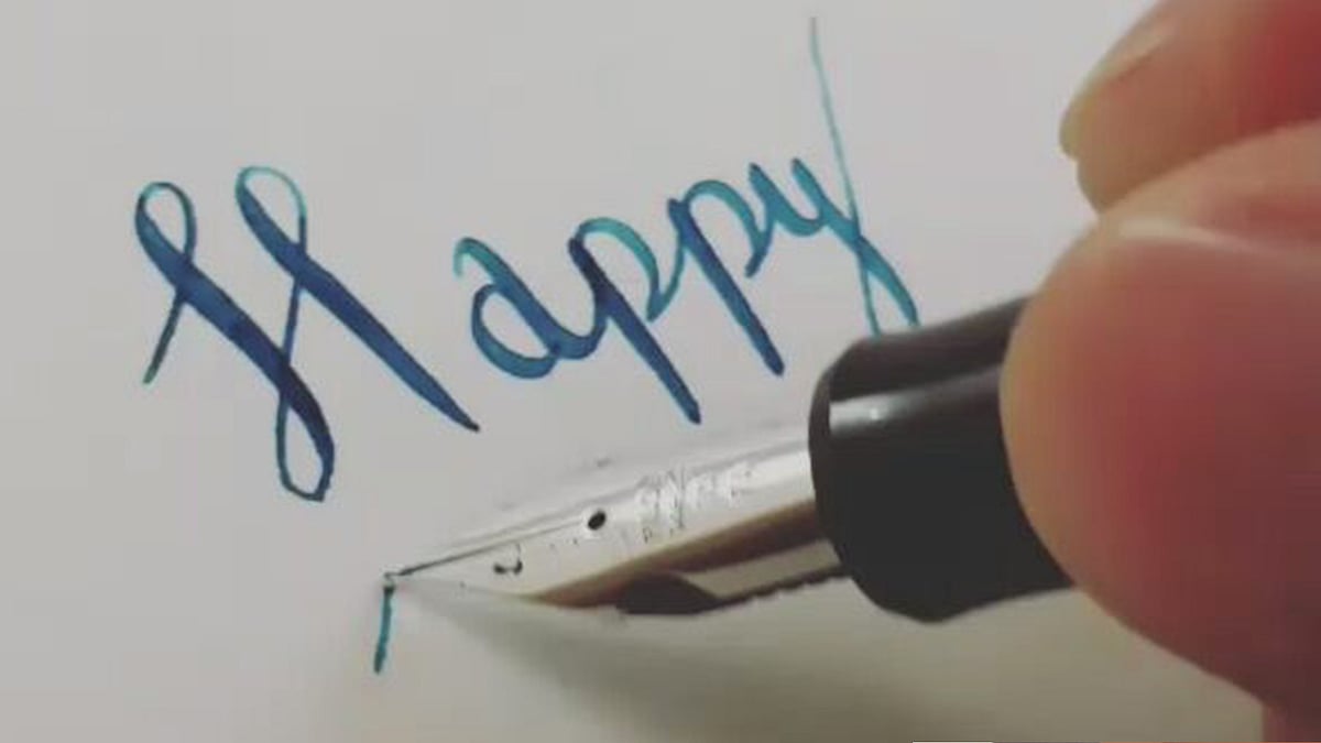 Student from Chicago showcases his calligraphy in colours (Photo: @captainnib)