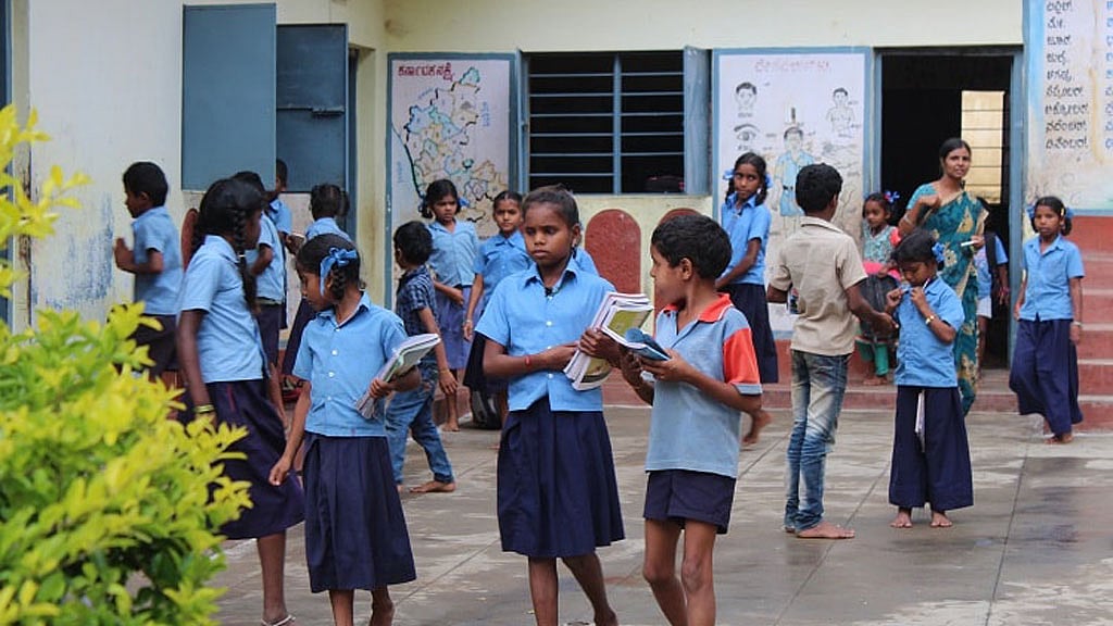 Students from the school where the teenage girl gave birth. (Photo: TNM)