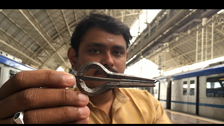 Sai Subramanian and his morsing. Both grabbed eyeballs in the train. (Photo: Vikram Venkateswaran/ <b>The Quint</b>)