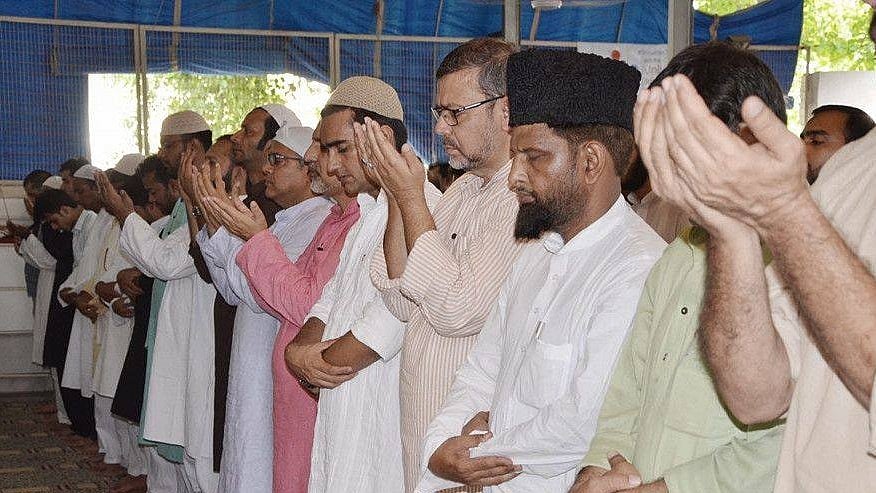 

Sunni Muslims offered Eid-ul-Adha prayers behind Shia Imam in congregation at the Qudsia Mosque of Dargah Shah-e-Mardan. (Photo Courtesy: Facebook/<a href="https://www.facebook.com/KandheSeKandha/photos/ms.c.eJwtx7ENADAMArCPKig0iP8f6xJv1n1x0SSGcLS3jWn2BIlo9AHmTAmN.bps.a.325749067774033.1073741839.101846650164277/325749101107363/?type=3&amp;theater"> Shoulder to Shoulder</a>)