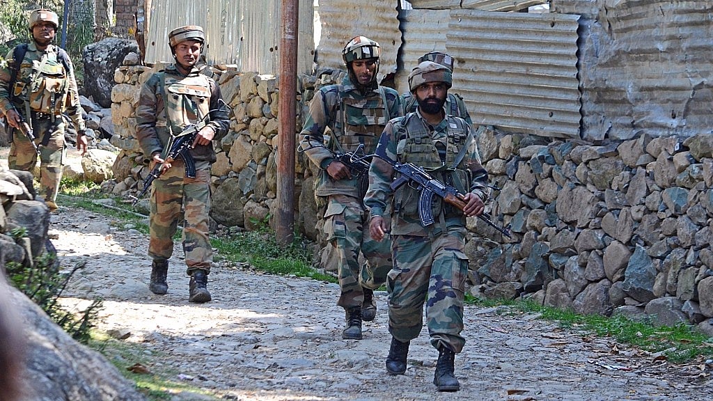 The LeT threatened Naeem Akhtar to not force people to resume normal work in Kashmir. (Photo: IANS)