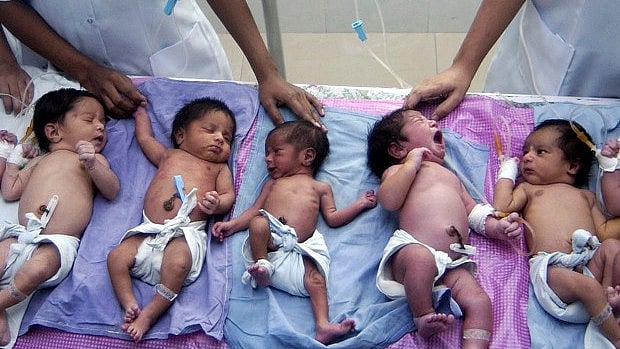 Newly born babies lie in the paediatric ward of a hospital on the occasion of the World Population Day in Lucknow, Uttar Pradesh. (Photo: Reuters)