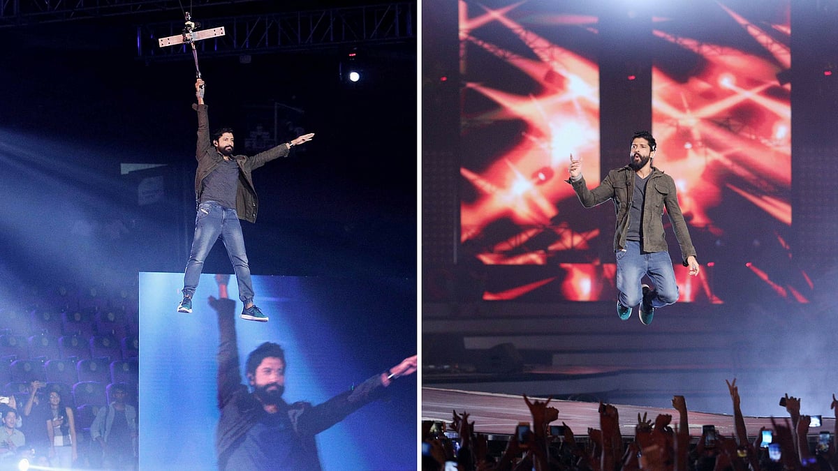 Farhan Akhtar makes his stage entry. (Photo: Yogen Shah)